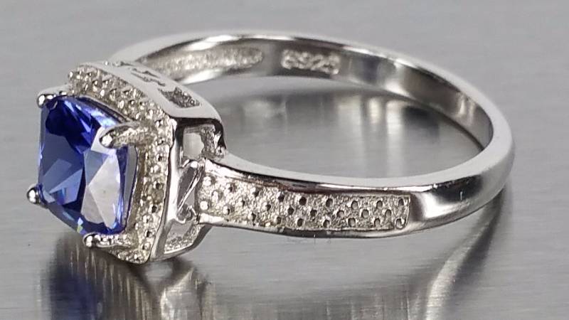 lot 165 image: Tanzanite Ring