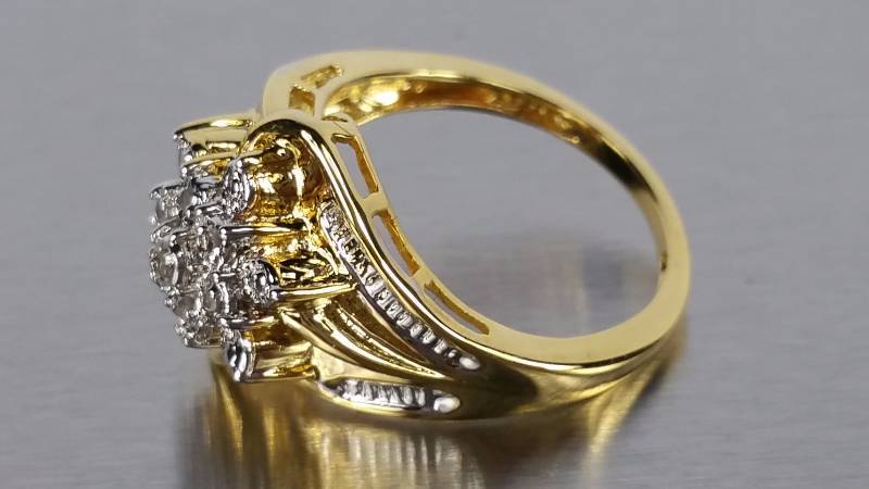 lot 167 image: Diamond Ring