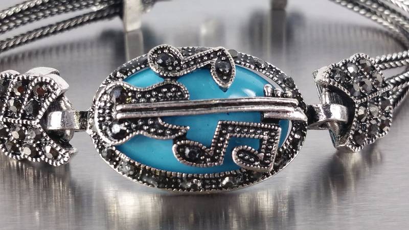 lot 170 image: Turquoise Style Costume Bracelet