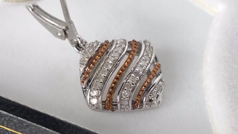 lot 175 image: Diamond Earrings