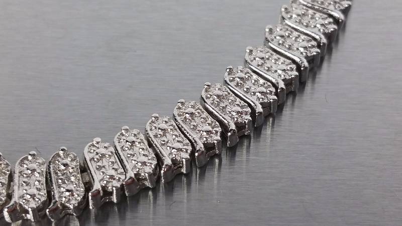 lot 176 image: Diamond Bracelet