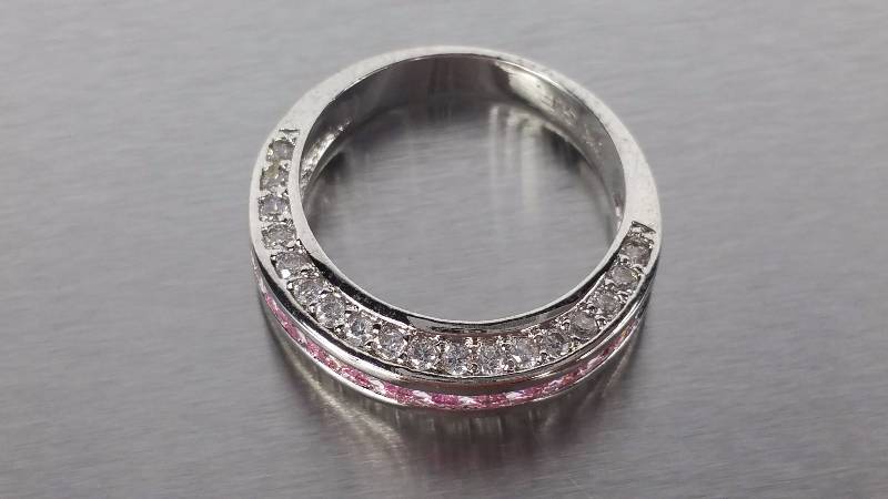 lot 187 image: Pink Sapphire Ring