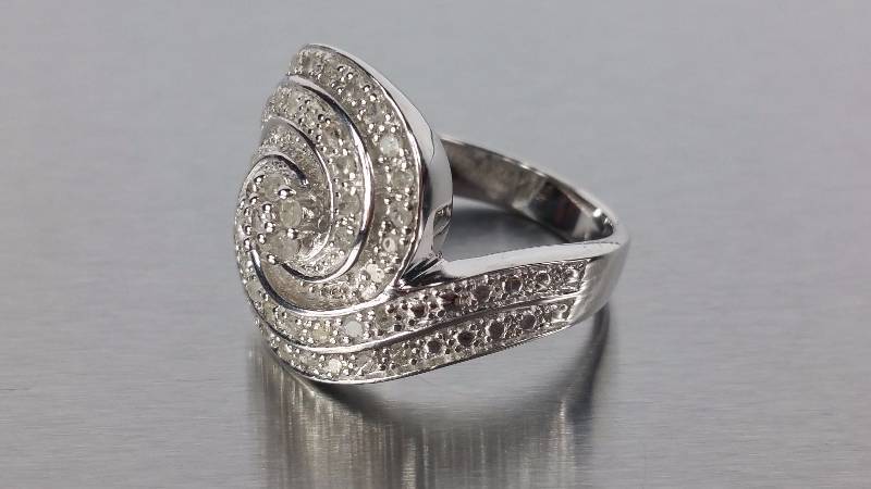 lot 188 image: Diamond Ring