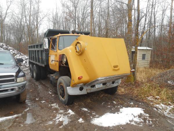 lot 4 image: 1972 Ford Tandem Axle Dump Truck