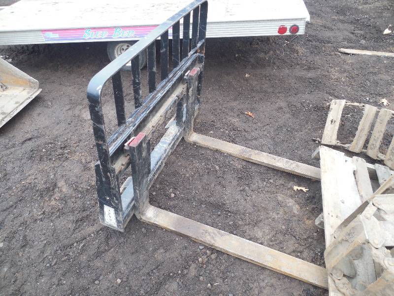 lot 7 image: Bobcat Skid Steer Pallet Forks 42 Forks