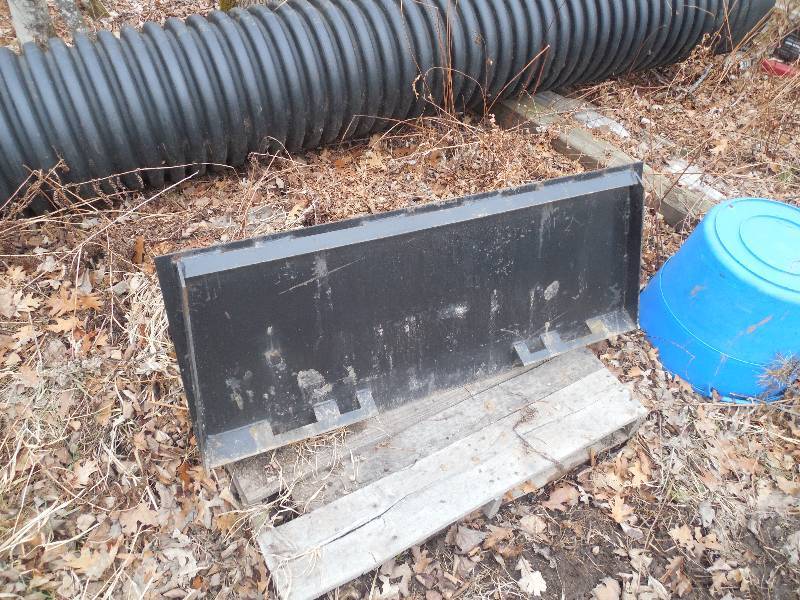 lot 9 image: Bobcat Skid Steer Receiver Hitch Attachment