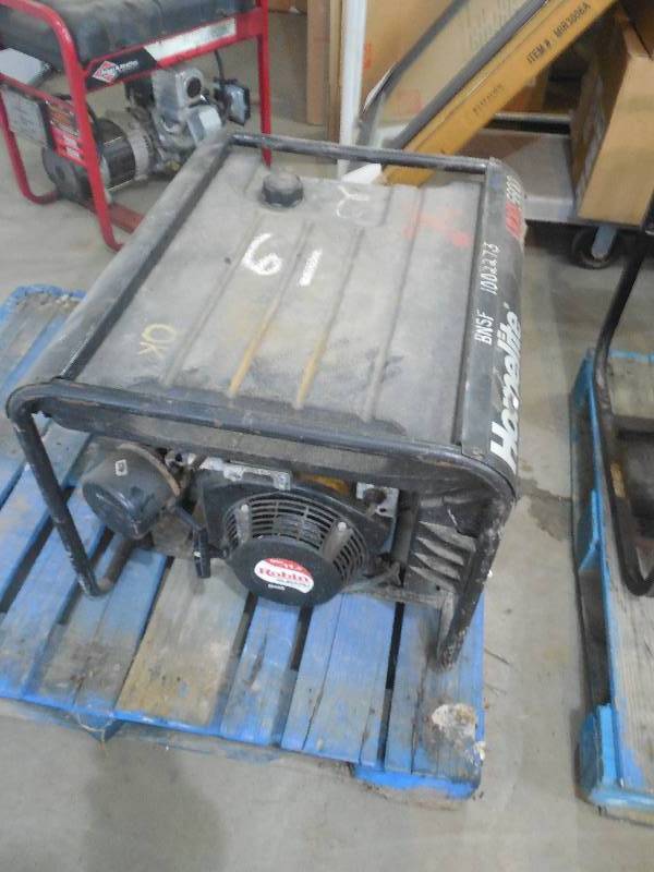 lot 11 image: HOMELITE LRXE5600 WATT GENERATOR WITH ROBIN 11.5 HP ENGINE W ELECTRIC START