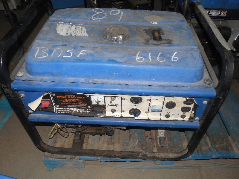 lot 15 image: TK 5500 WATT GENERATOR WITH 10 HP BRIGGS ENGINE