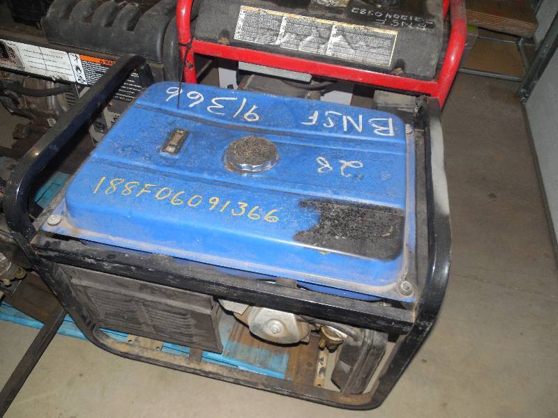lot 18 image: TK 5500 WATT GENERATOR WITH 10 HP BRIGGS ENGINE