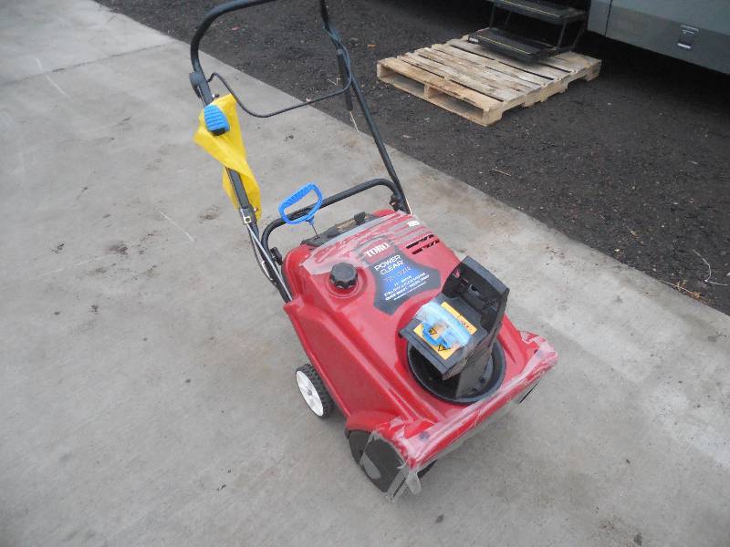 lot 4 image: Toro Power Clear 721 QZE 21 in. Single-Stage Gas Snow Blower