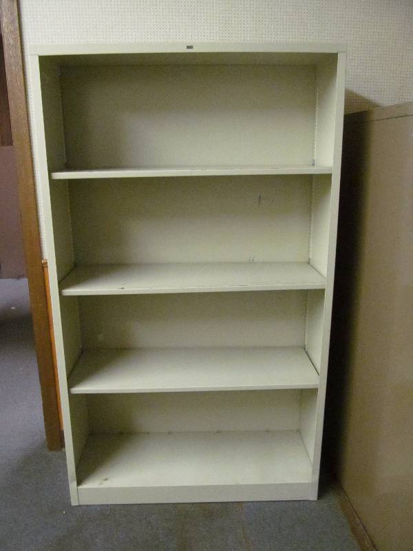 lot 5 image: bookcase