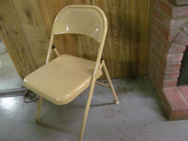 lot 26 image: folding chairs