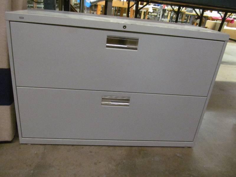 lot 39 image: Hon Lateral file cabinet