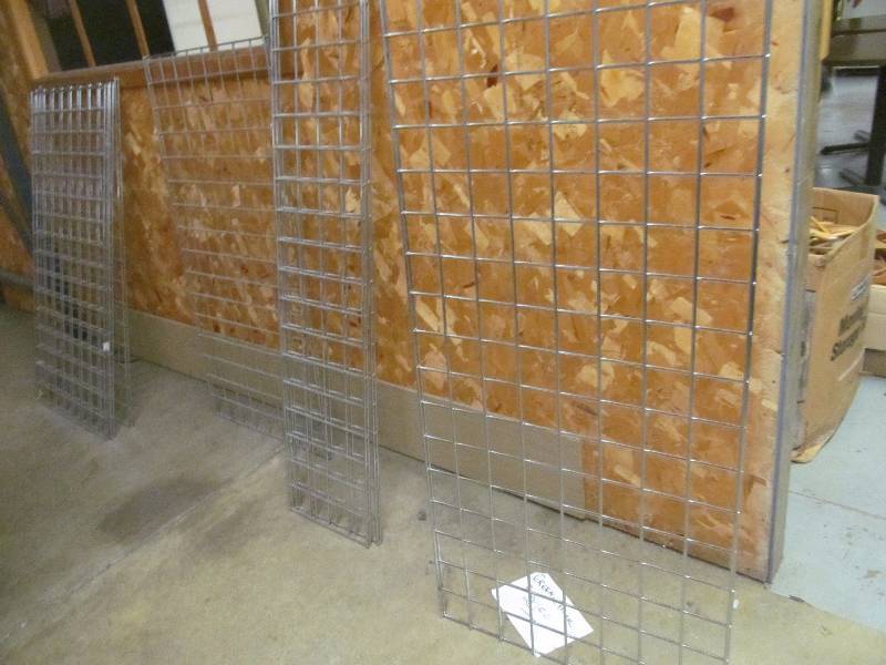 lot 50 image: wall hanging racks