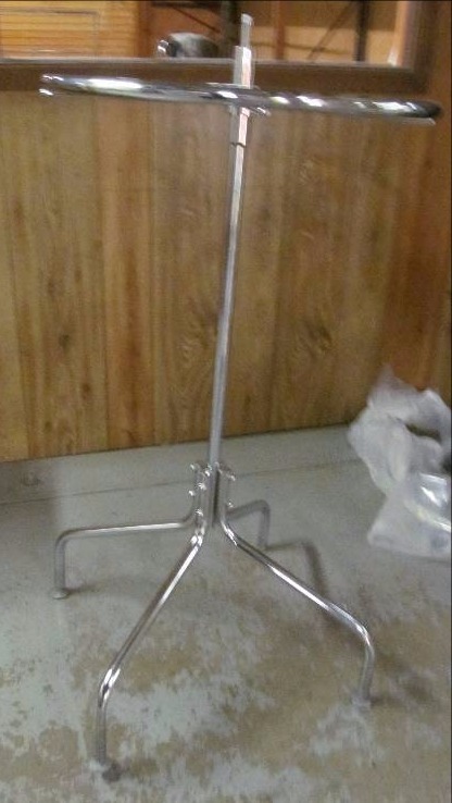 lot 52 image: clothes display rack