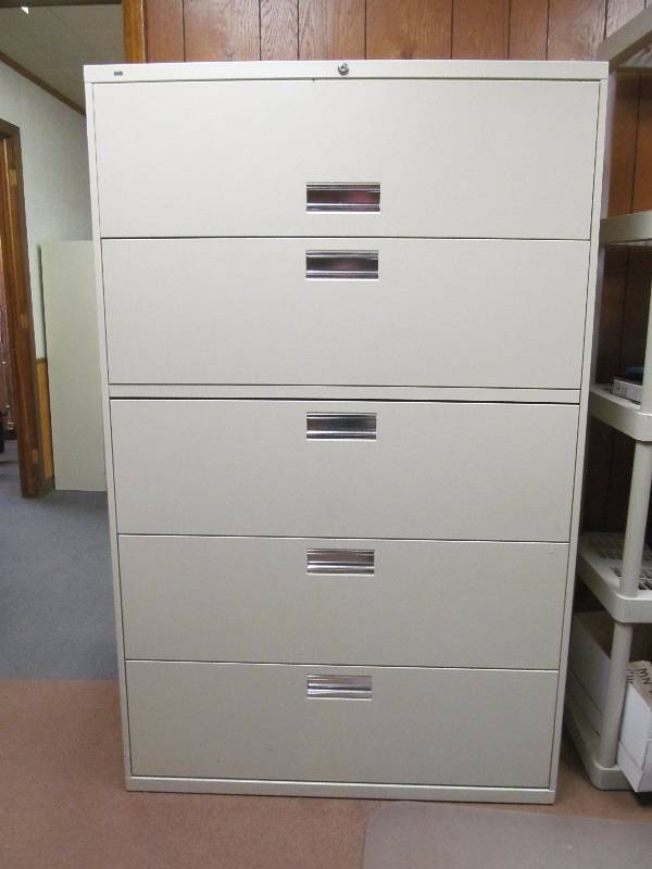 lot 74 image: Hon file cabinet