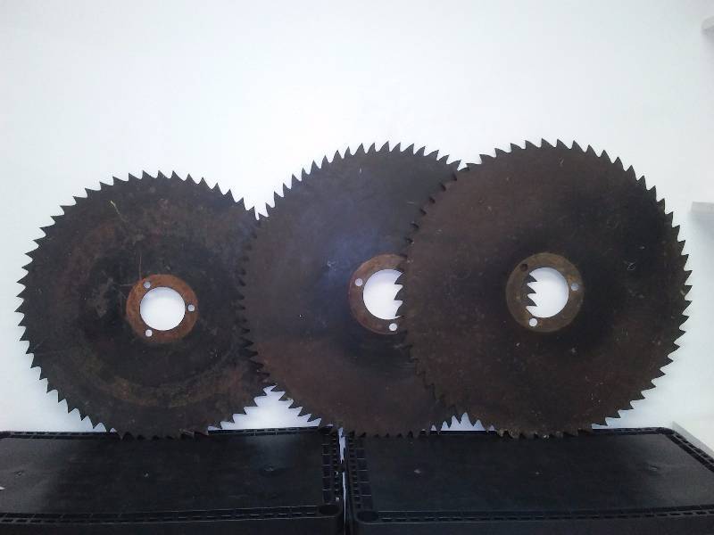 lot 5 image: Vintage Saw Blades 21 inch (2) and 18 inches (1) in diameter with 3 and 3  inch holes.