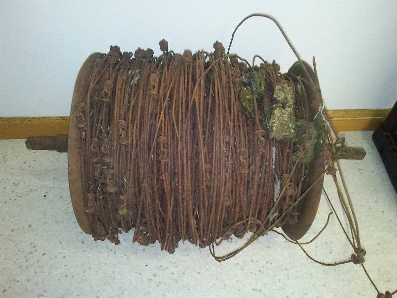 lot 6 image: Linked Wire spool, spool is 12 Inches in diameter Safe for horses.
