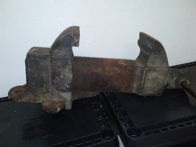 lot 7 image: Vice by American, 20 inches long, jaws are 4 x 1  inches