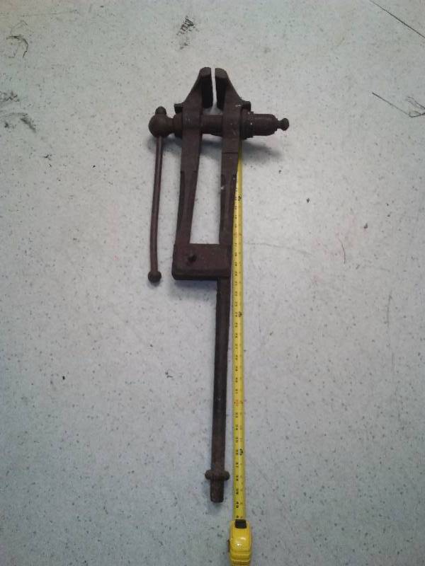 lot 8 image: 38 Inch Blacksmith post Vice