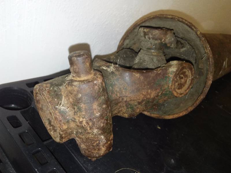 lot 16 image: PTO Connector, spins freely, 20 inch