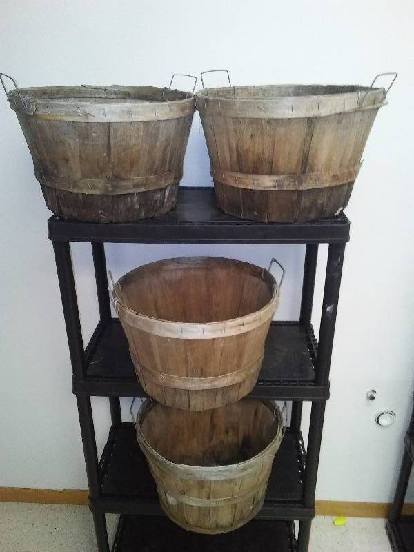 lot 29 image: Half Bushel Basket (4) wood slat design, wire handle