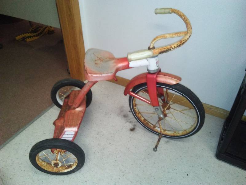 lot 21 image: Vintage Coast King Tricycle, over all good condition, from Coast to Coast