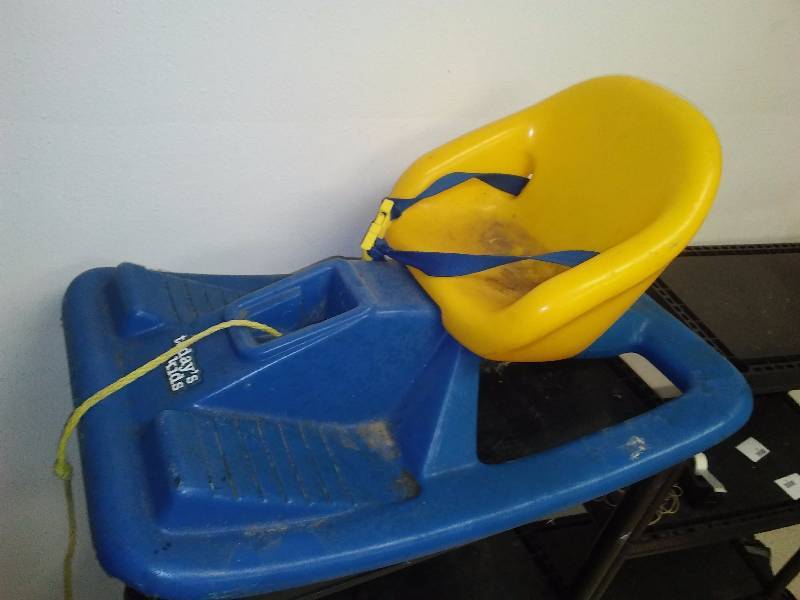 lot 32 image: Toddler Snow ChairSled by Todays Kids 27 x 17 x 15