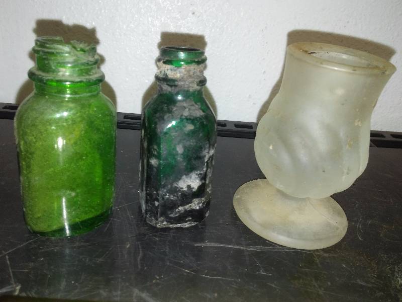 lot 75 image: Miniature Bottles and more (8)
