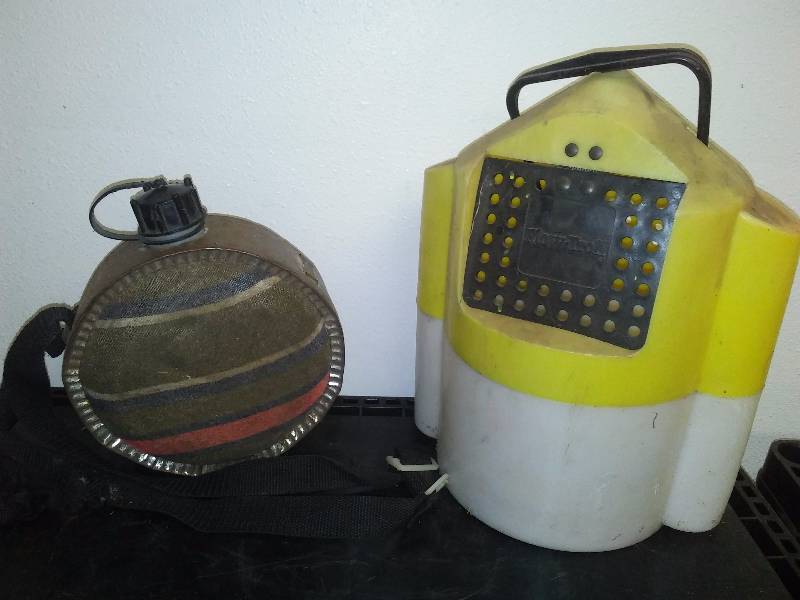 lot 88 image: Flow-Troll Minnow Bucket and Canteen