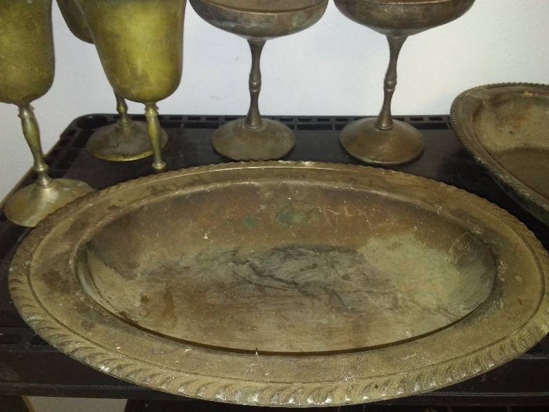 lot 92 image: Vintage Brass assortment (7) plus KLN crate, made in India and Oneida