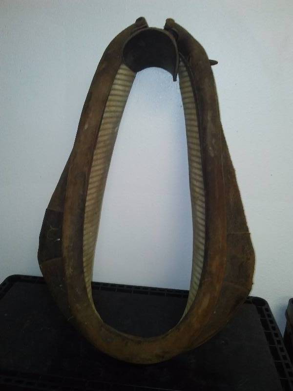 lot 96 image: Vintage Horse Yoke collar