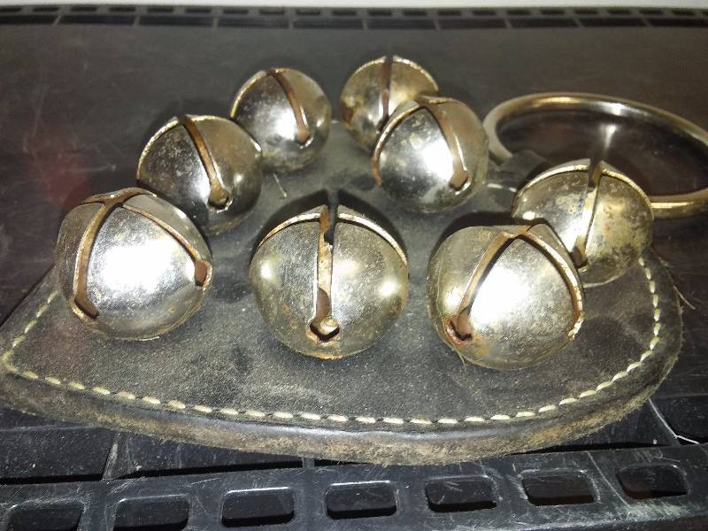 lot 100 image: Leather heart Shaped Horse Bell accessory