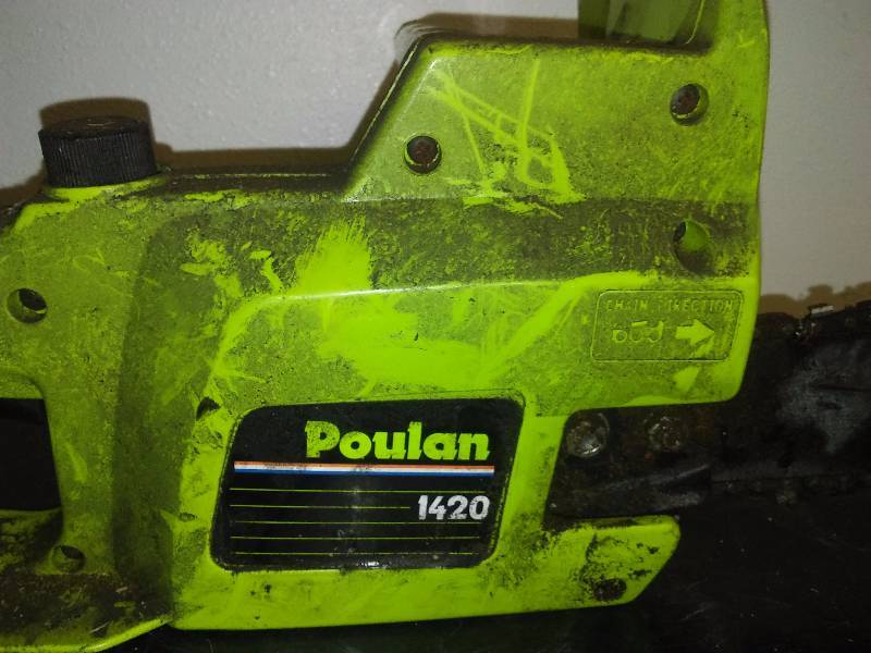 lot 103 image: Poulan 1420 Electric Chain Saw, 14 Inch, chain is sharp, not tested