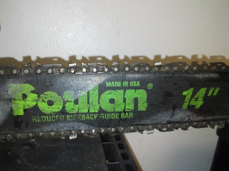 Poulan 1420 Electric Chain Saw, 14 Inch, chain is sharp, not tested