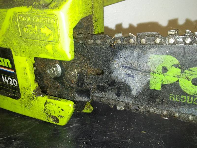 Poulan 1420 Electric Chain Saw, 14 Inch, chain is sharp, not tested