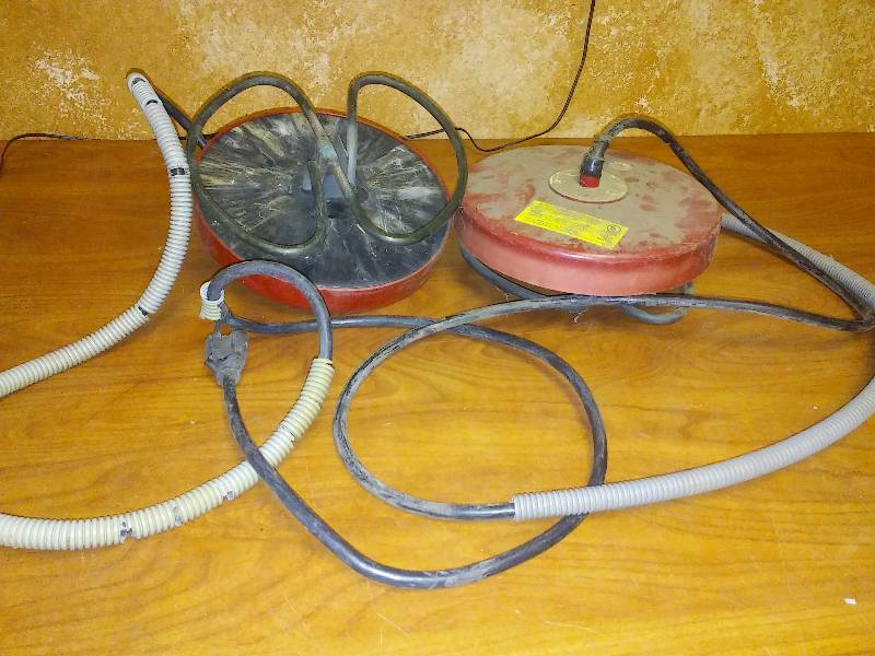 lot 163 image: Floating Heaters (2) one working, one for parts