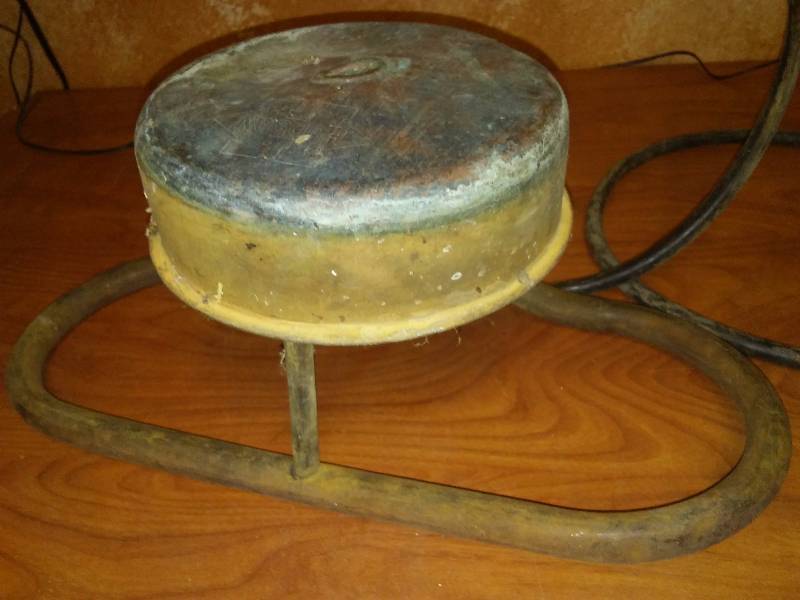lot 167 image: Vintage Floating Heater, not in working condition, for repair or steam punk
