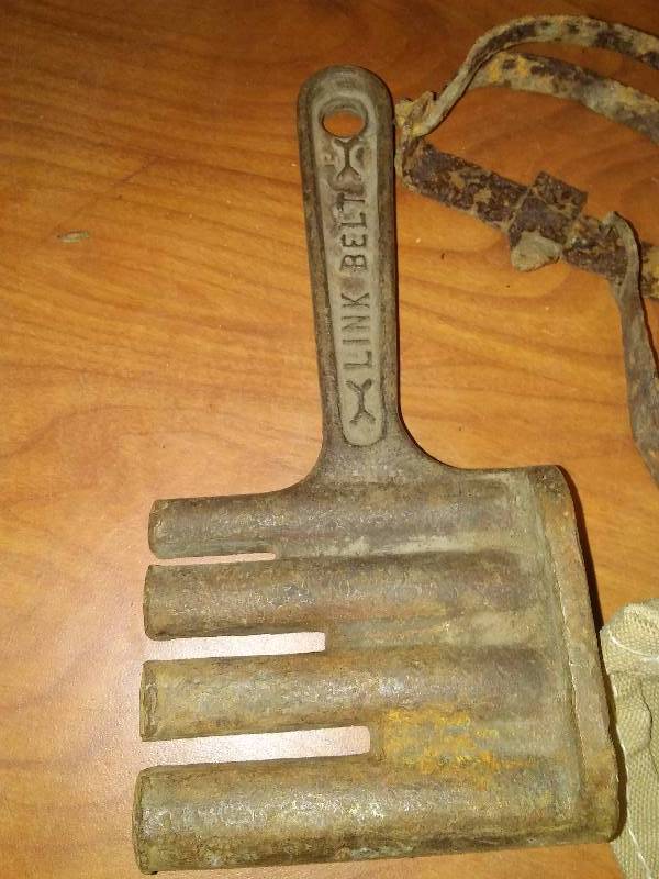 lot 186 image: Hand Held Grain Dethatcher (Belt Tensioner) hand drill, stirrup and more