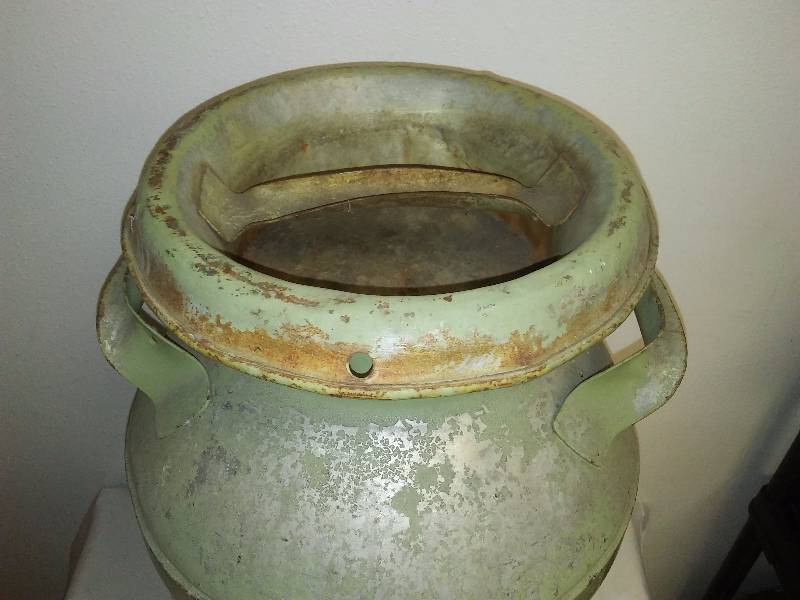 lot 7 image: Vintage Cream Can