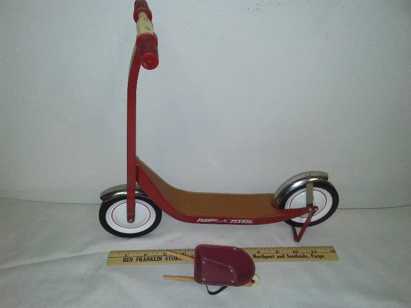 lot 13 image: Radio Flyer Scooter (13 inches long) and Wheel Barrow
