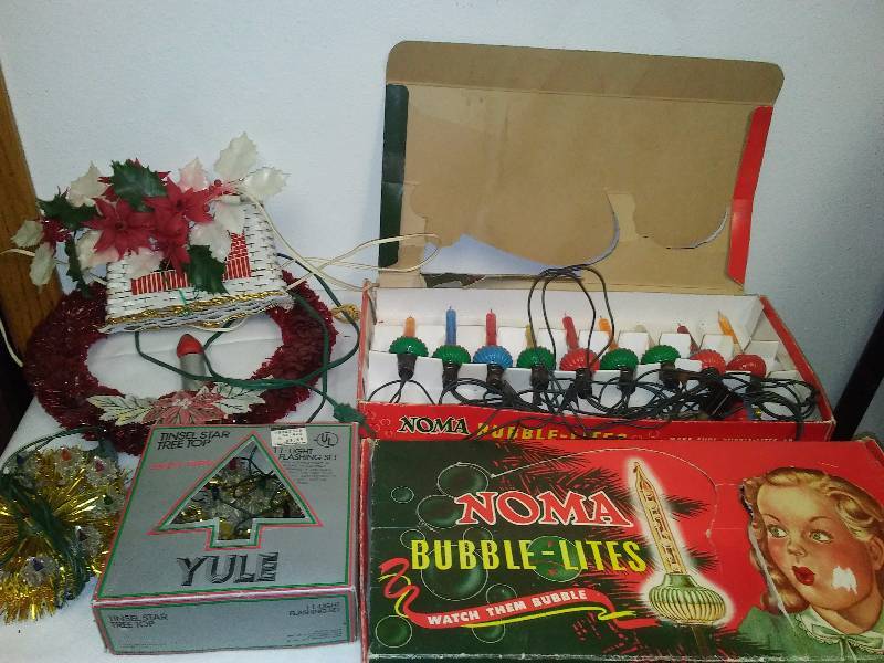 lot 34 image: Vintage Noma Bubble Lites (2) and Tinsel Lights