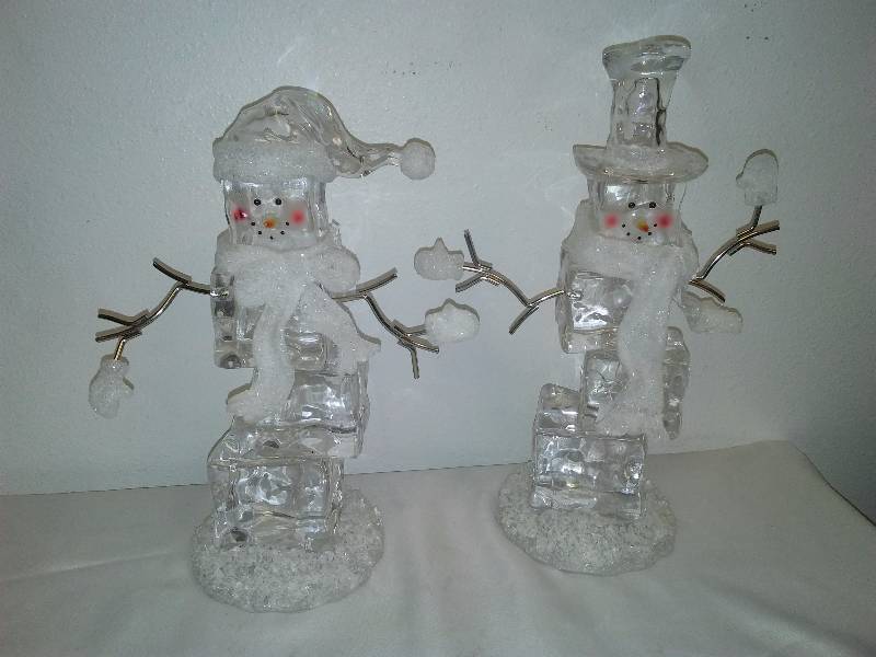 Ice Cube Snowmen with magnetic arms (2), New  20 pounds to MPLS/St.P about  $9.00 with Spee Dee! Christmas Misc.& Year end Blowout! Pit Crew Jumpsuit,  Eagles, Seahawks, Toy Sewing Machines, collectibles