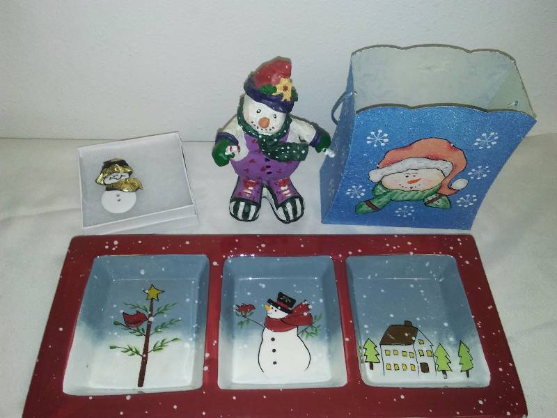 lot 41 image: Snowmen Snowmen Snowmen (4) New and Like New