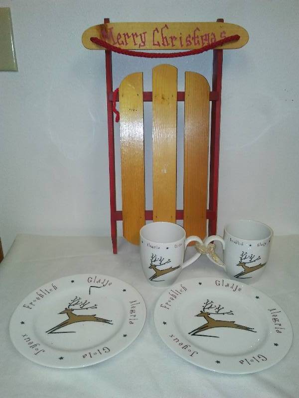 lot 42 image: Sleigh and Cookie Plates and Mugs