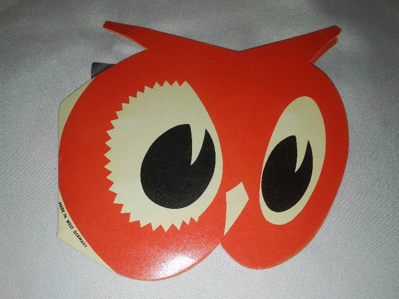 lot 48 image: Vintage Red Owl Sewing Kit