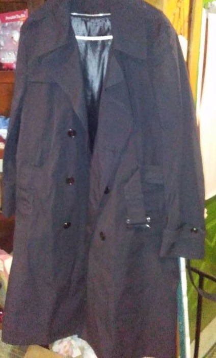 lot 51 image: Mens Trench Coat (44R) Black, Zip out Lining, belt