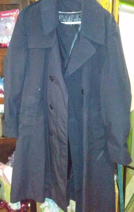 lot 52 image: Mens Trench Coat (44S) Black, Zip out Lining