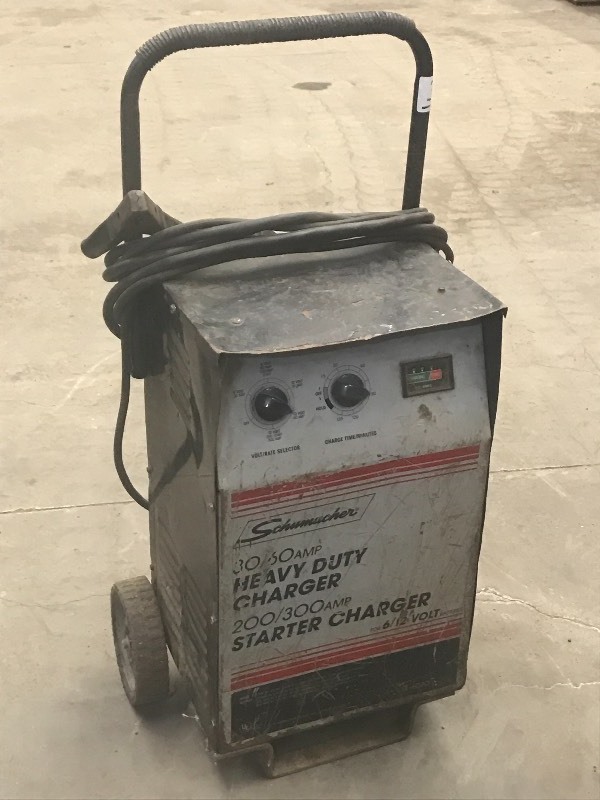 lot 3 image: Schumacher 612Volt 3060Amp Batter...