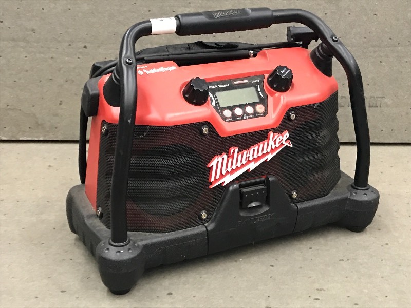 lot 6 image: Milwaukee 110Volt Jobsite Radio ...